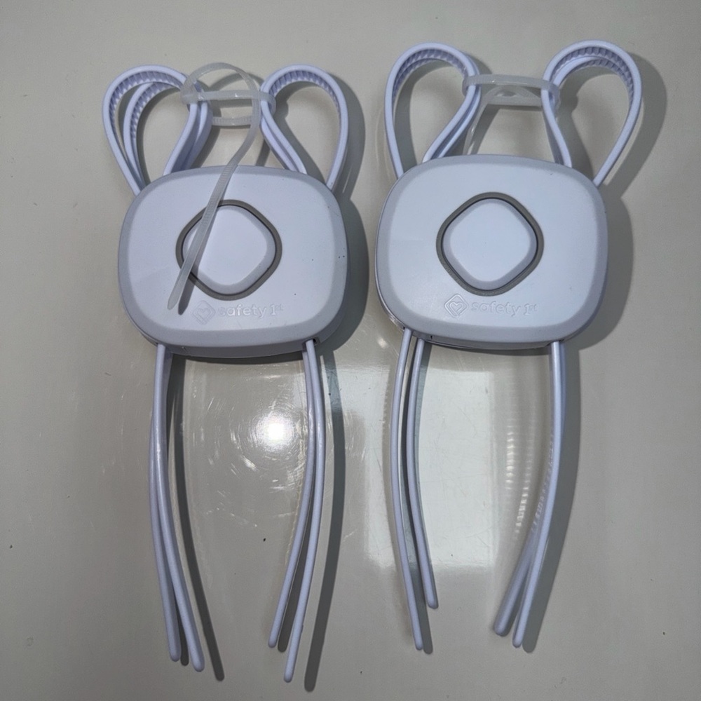 Safety 1st White Child Safety Locks set of four.